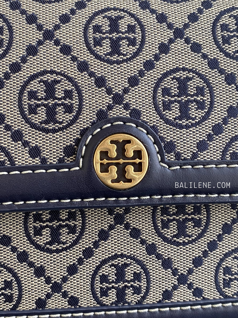 detail-logo-Burch-T-Monogram-Small-Jacquard-Shoulder-Bag-Tory-Navy-balilene