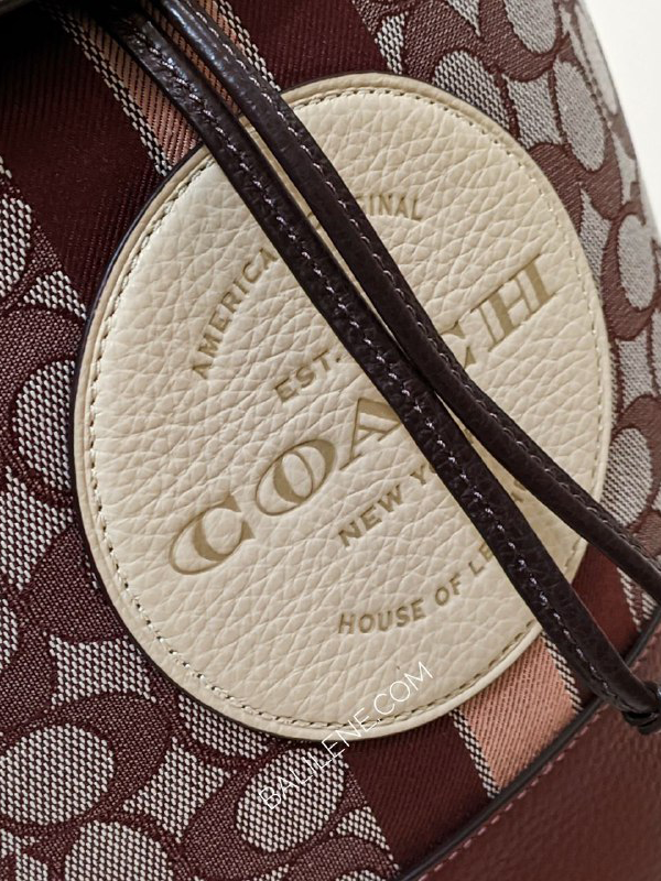 detail-logo-Coach-Dempsey-Drawstring-Backpack-In-Signature-Jacquard-With-Stripe-And-Coach-Patch-Wine-Multi