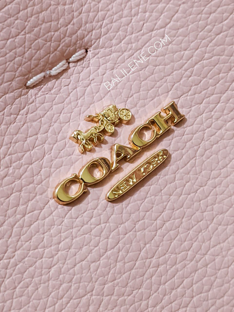 detail-logo-Coach-Mollie-Bucket-22-With-Signature-Canvas-Interior-Powder-Pink-Light-Khaki