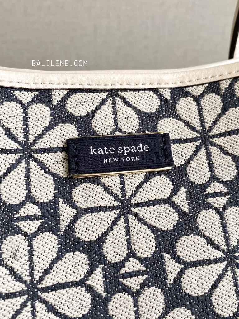 detail-logo-Kate-Spade-Flower-Jacquard-Bleecker-Large-Tote-Charcoal-Grey-Multi-balilene