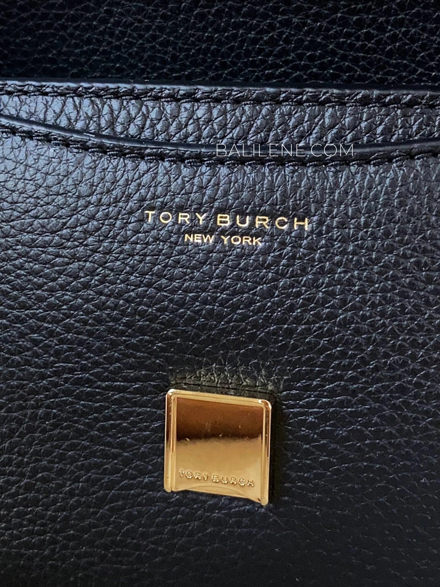 detail-logo-Tory-Burch-Britten-Convertible-Crossbody-Bag-Black-balilene