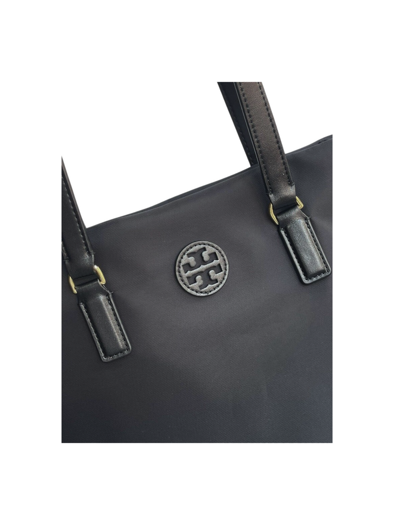 detail-logo-Tory-Burch-Ella-Nylon-Large-Tote-Bag-Black
