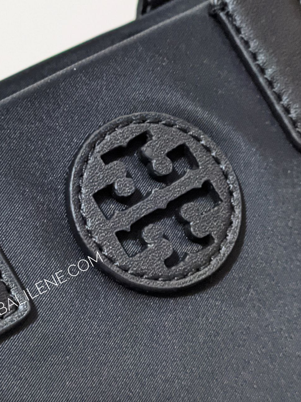 detail-logo-Tory-Burch-Ella-Nylon-Mini-Tote-Black