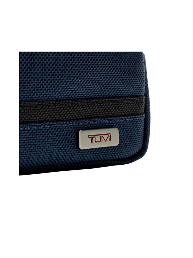 detail-logo-Tumi-Medium-Kit-Pouch