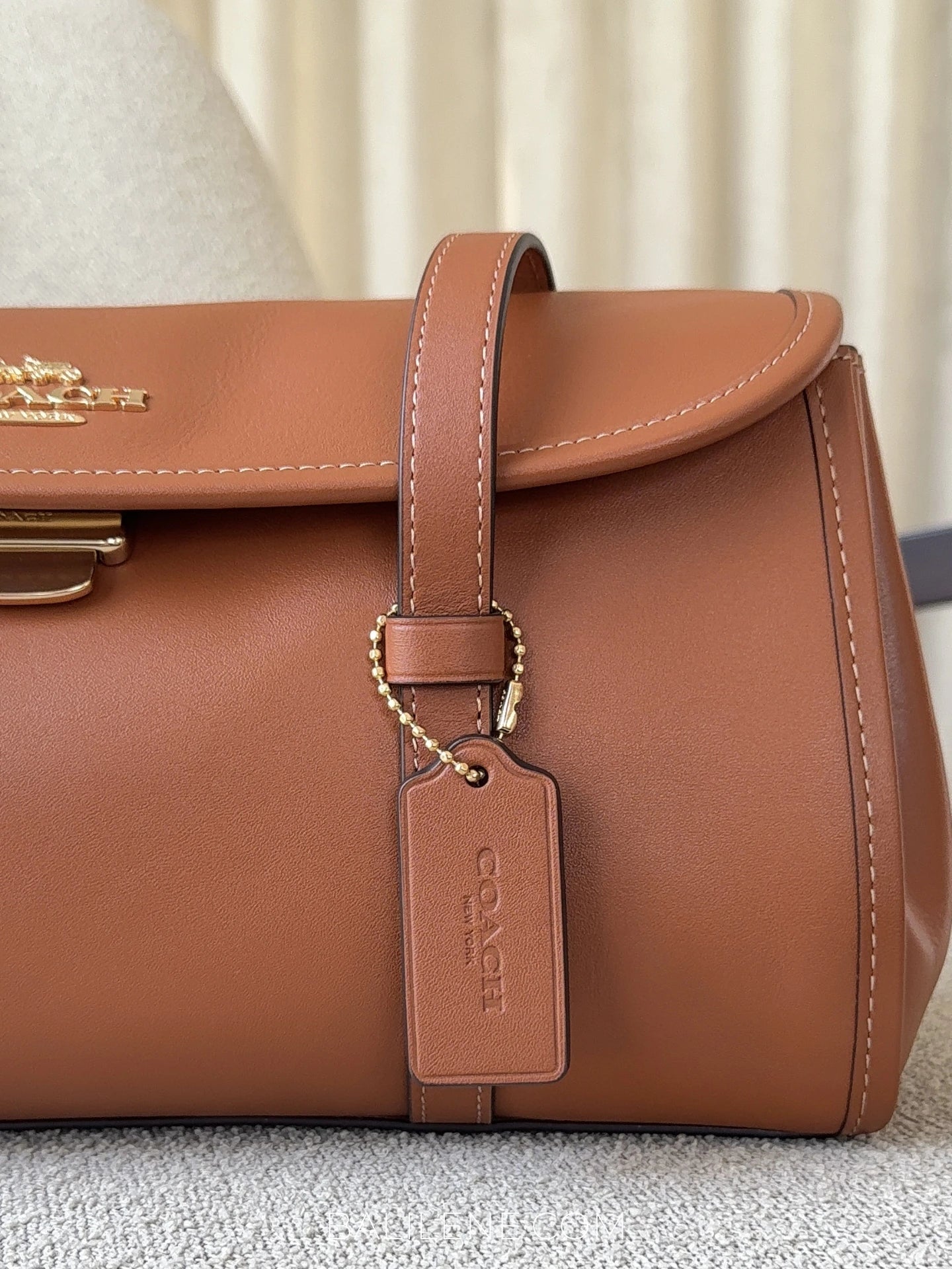 detail-samping-Coach-Bridget-Flap-Shoulder-Bag-Tan-balilene