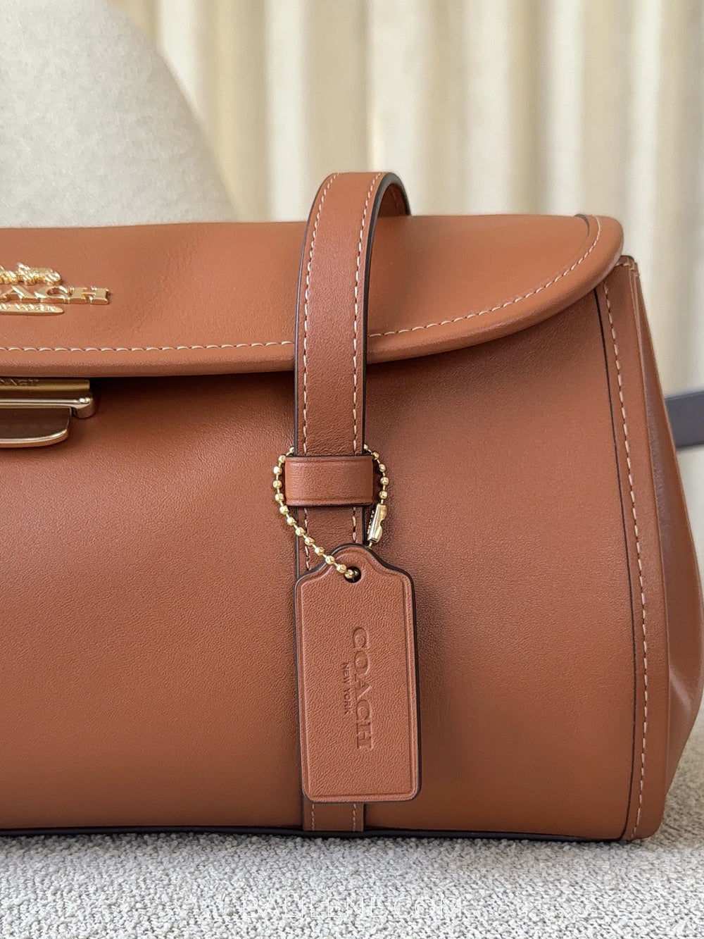 detail-samping-Coach-Bridget-Flap-Shoulder-Bag-Tan-balilene