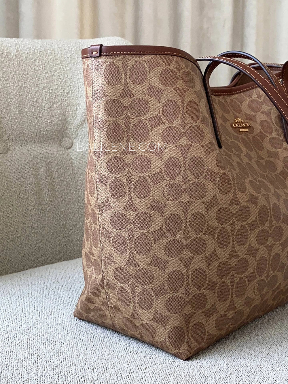 detail-samping-Coach-City-Tote-Bag-In-Signature-Canvas-Tan-Brown-balilene