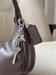 detail-samping-Coach-Emily-Shoulder-Bag-Maple-balilene