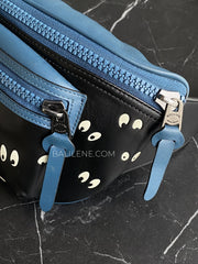 detail-samping-Coach-F72956-Disney-X-Terrain-Belt-Bag-With-Snow-White-And-The-Seven-Dwarfs-Eyes-Print-Black-Multi-balilene