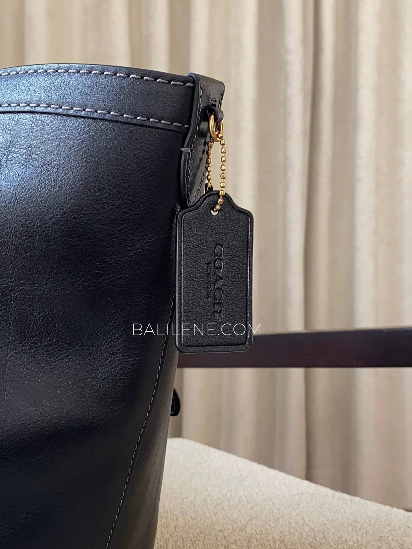 detail-samping-Coach-Gramercy-Tote-Bag-Black-balilene