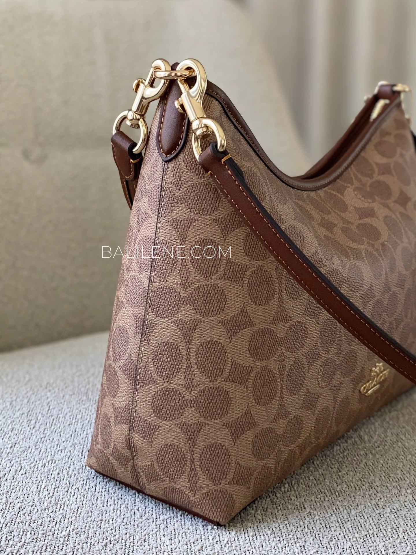 detail-samping-Coach-Laurel-Shoulder-Bag-In-Signature-Canvas-Tan-Brown-balilene