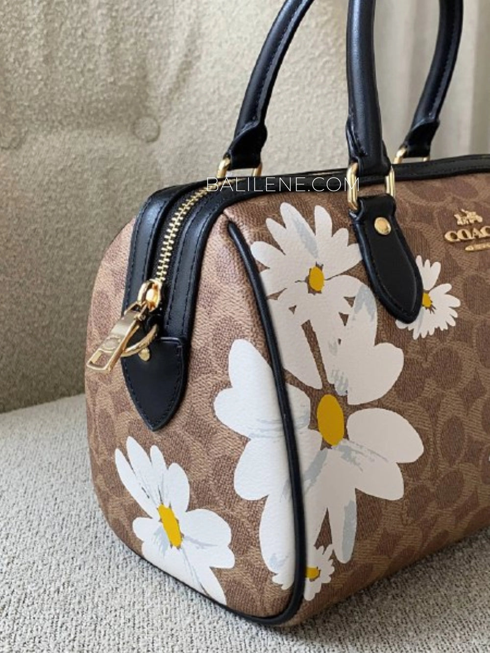 detail-samping-Coach-Rowan-Satchel-Bag-In-Signature-Canvas-With-Floral-Print-Tan-Multi-balilene