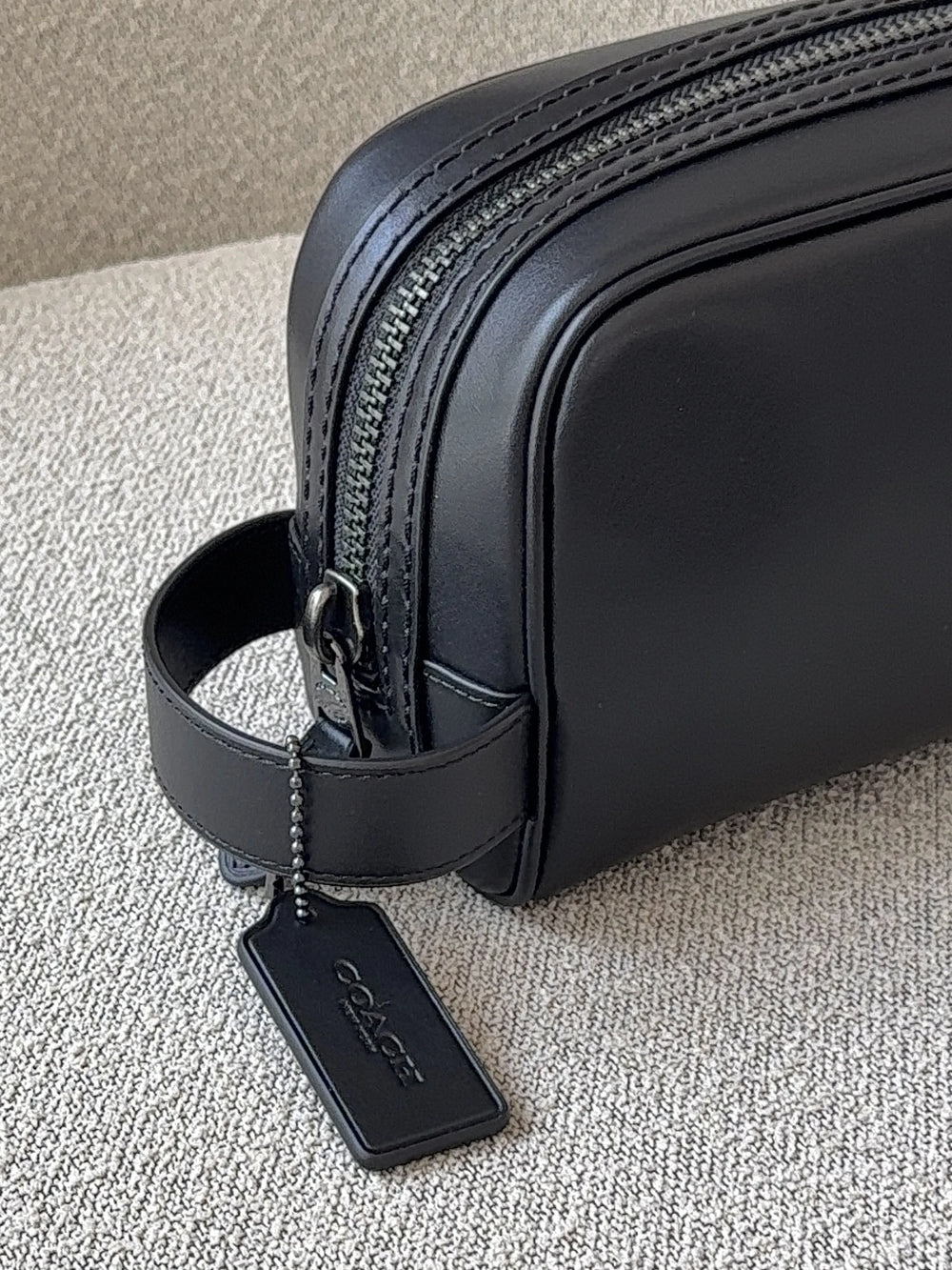 detail-samping-Coach-Small-Leather-Travel-Kit-Pouch-Bag-Black-balilene