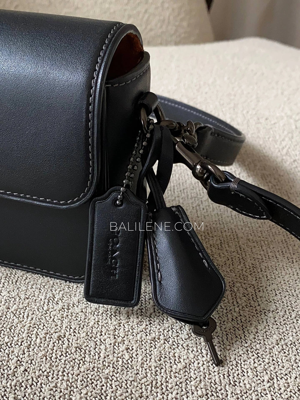 detail-samping-Coach-Studio-Baguette-In-Glovetanned-Leather-Shoulder-Bag-Black-balilene