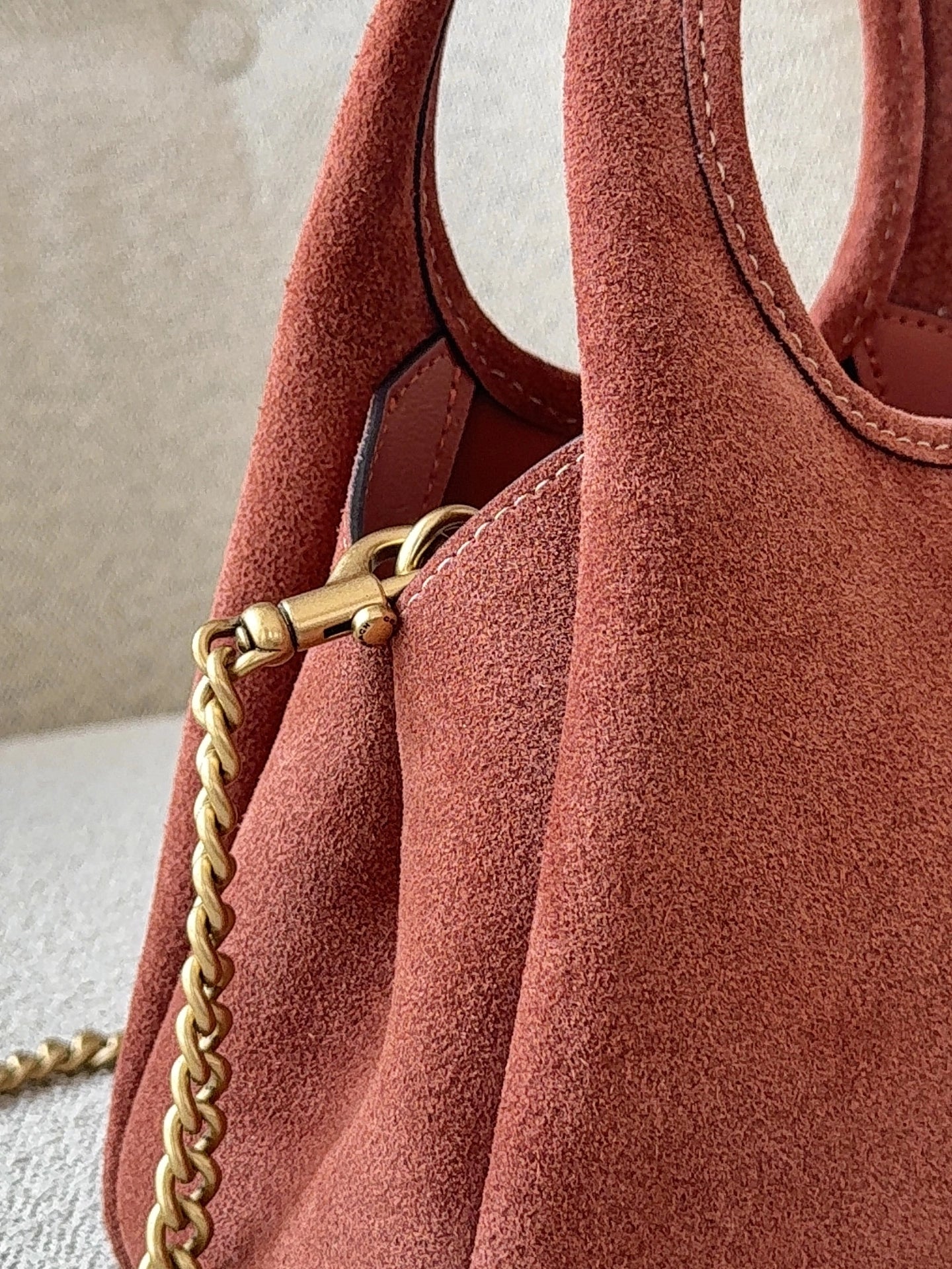 detail-samping-Coach-Suede-Lana-Shoulder-Bag-19-Clay-balilene