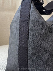 detail-samping-Coach-Travel-Kit-With-Speedclip-In-Signature-Canvas-Charcoal-balilene