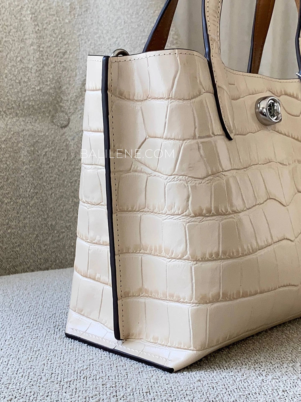 detail-samping-Coach-Willow-Tote-Bag-24-Croc-Embossed-Ivory-balilene