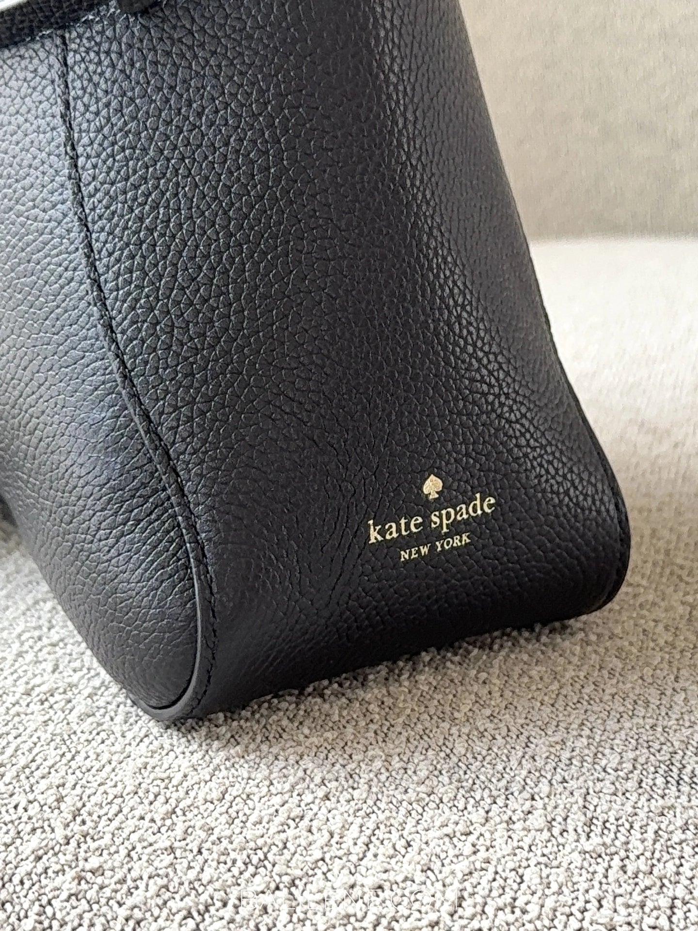 detail-samping-Kate-Spade-454-Sculpted-Shoulder-Bag-Black-balilene