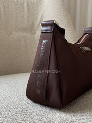 detail-samping-Kate-Spade-Carter-Nylon-Small-Shoulder-Bag-Hot-Fudge-balilene
