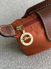 detail-samping-Longchamp-Le-Pliage-Original-Pouch-Brick-balilene