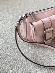 detail-samping-Michael-Kors-Zoe-Small-Nubuck-Convertible-Pochette-Smokey-Rose-balilene