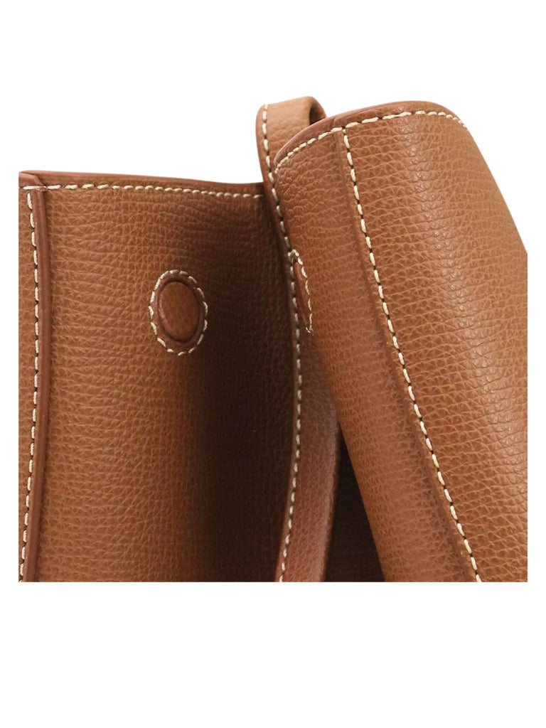 detail-samping-Polene-Cyme-Textured-Camel-Bag