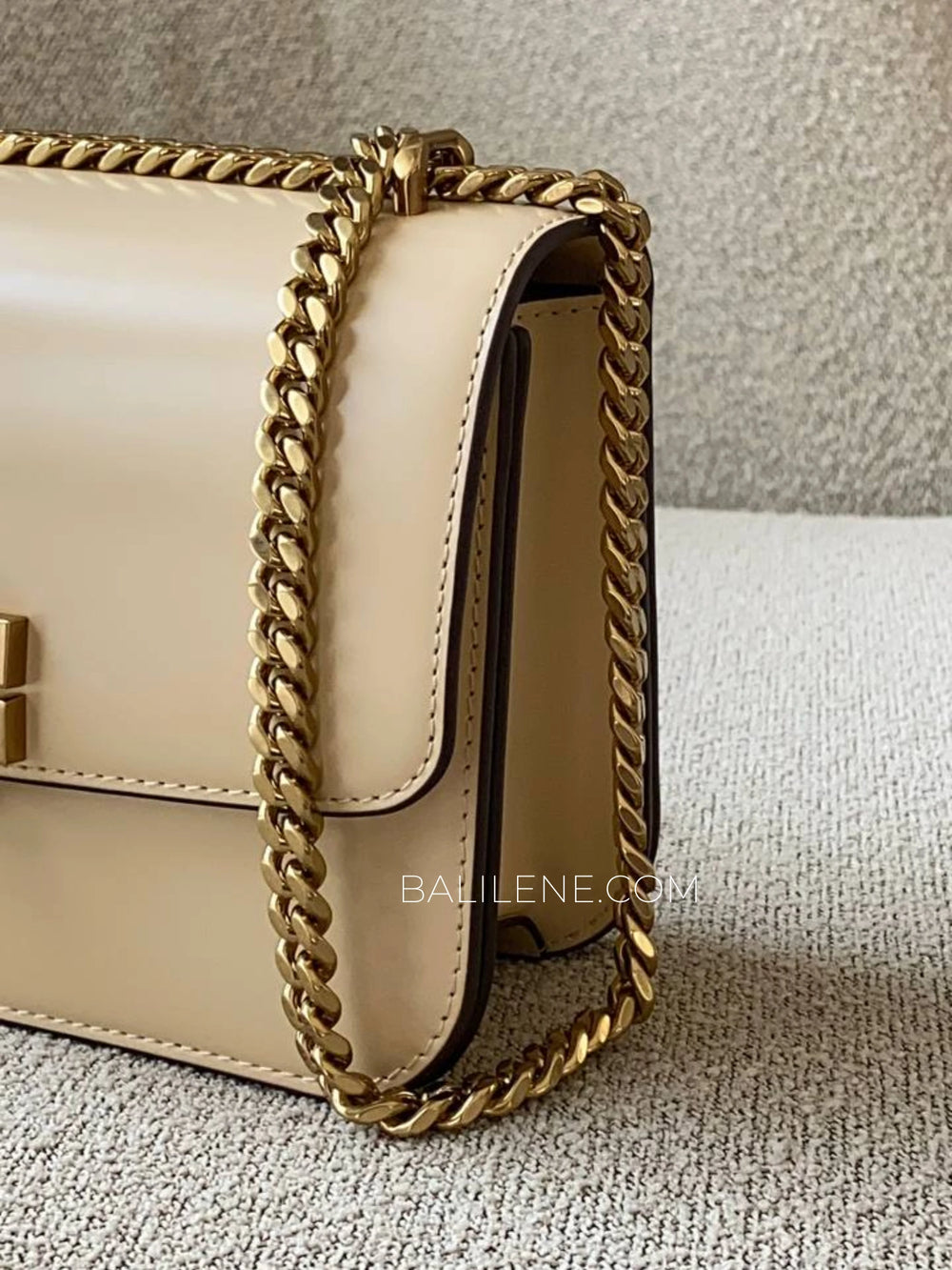 detail-samping-Tory-Burch-Eleanor-Spazzolato-Small-Vanilla-Soft-Serve-balilene