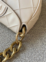 detail-samping-Tory-Burch-Fleming-Soft-Grain-Mini-Crescent-Bag-New-Cream-balilene