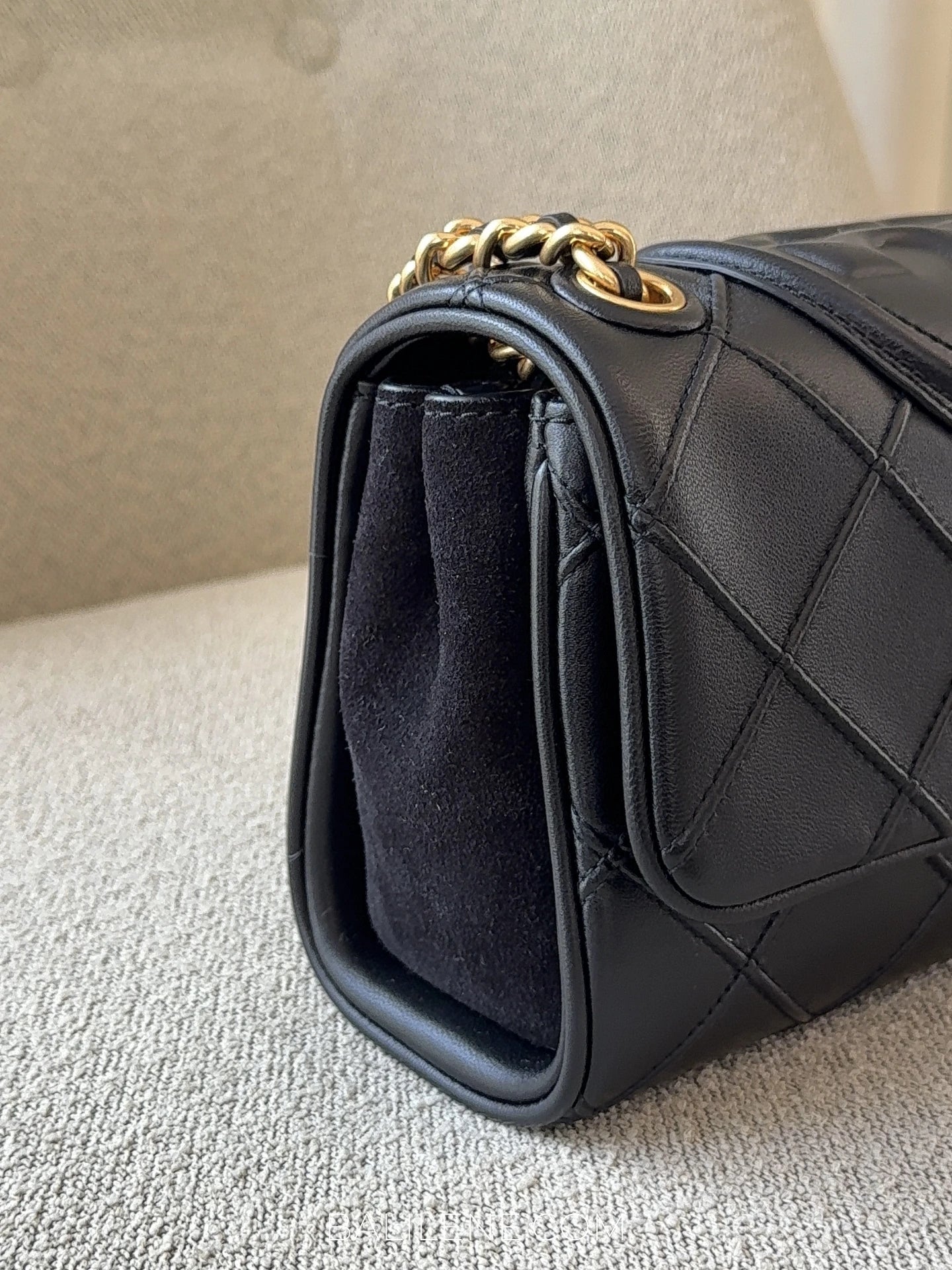 detail-samping-Tory-Burch-Fleming-Soft-Small-Convertible-Shoulder-Bag-Black-balilene