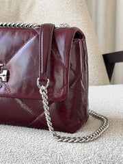 detail-samping-Tory-Burch-Small-Kira-Diamond-Quilt-Distressed-Shoulder-Bag-Dark-Carmine-balilene