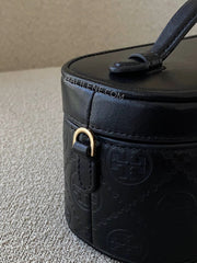 detail-samping-Tory-Burch-T-Monogram-Leather-Vanity-Case-Bag-Black-balilene