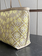 detail-samping-Tory-Burch-T-Monogram-Mesh-Dot-Tote-Bag-Neutral-Honeydew-balilene