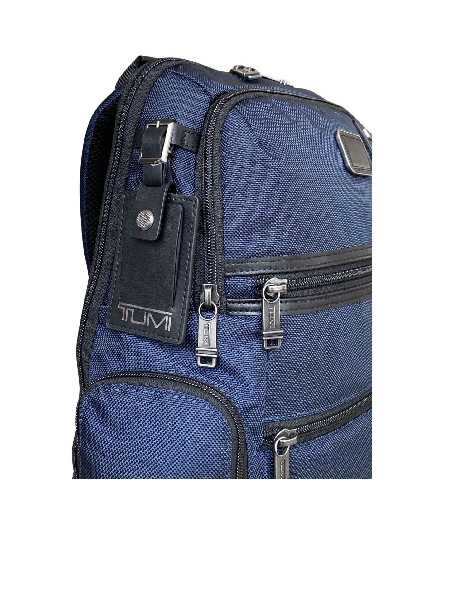 detail-samping-Tumi-Parrish-Backpack-Navy