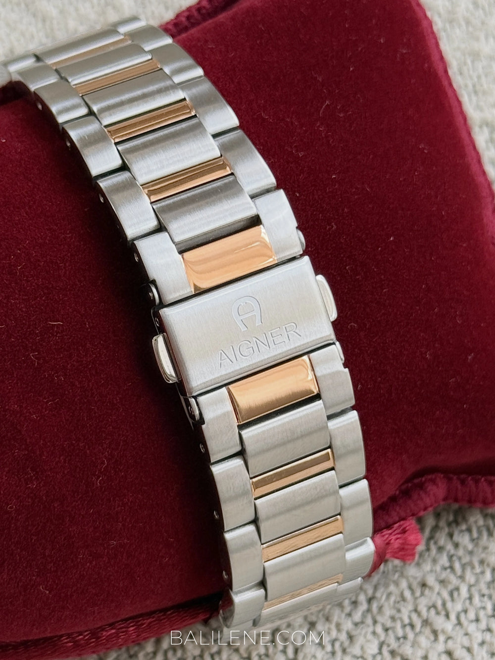 detail-strap-Aigner-Siena-Two-Tone-Stainless-Steel-Watch-Silver-Rose-Gold-balilene