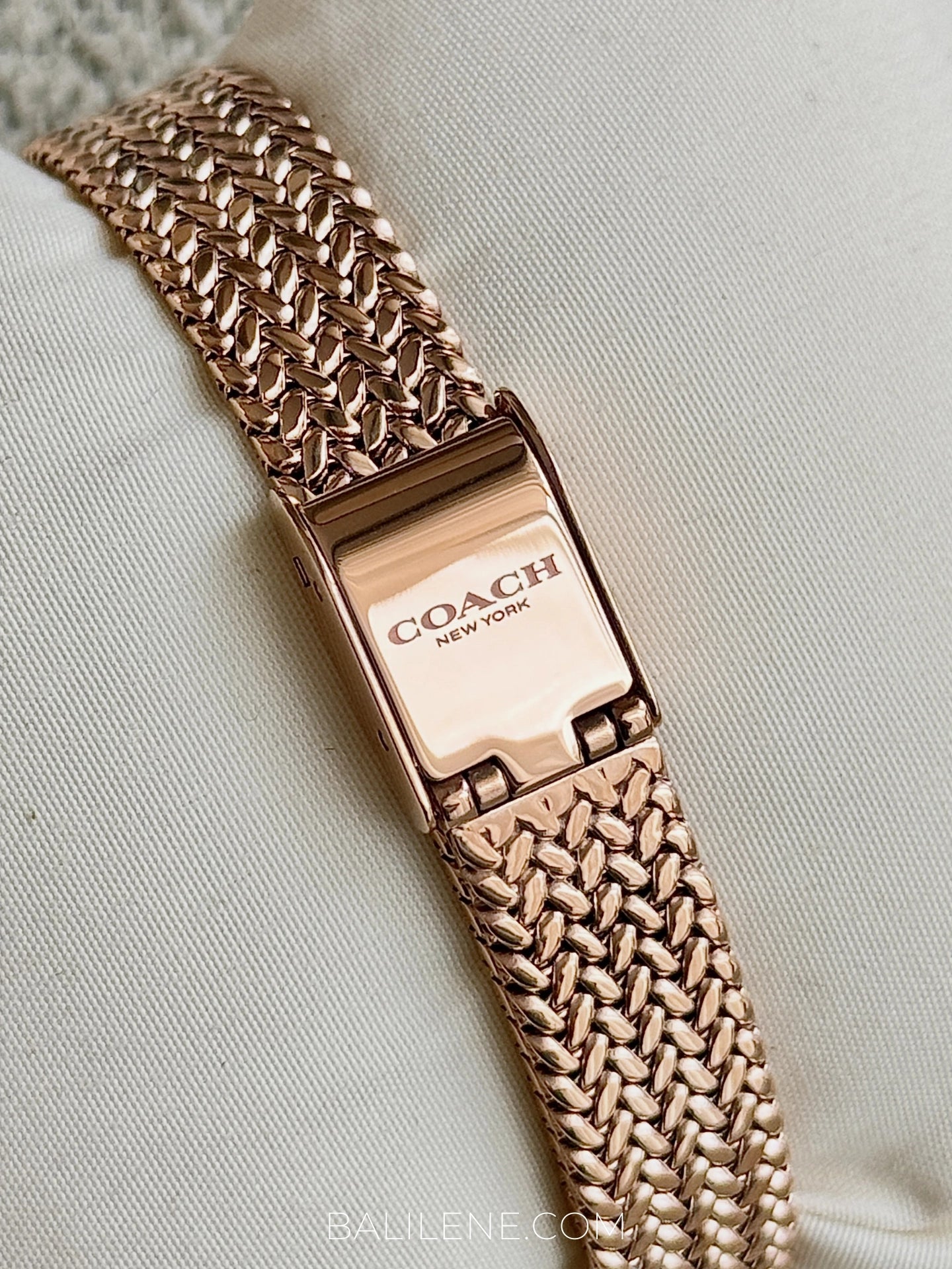 detail-strap-Coach-Sammy-Rose-Gold-Stainless-Steel-Women-Watch-balilene