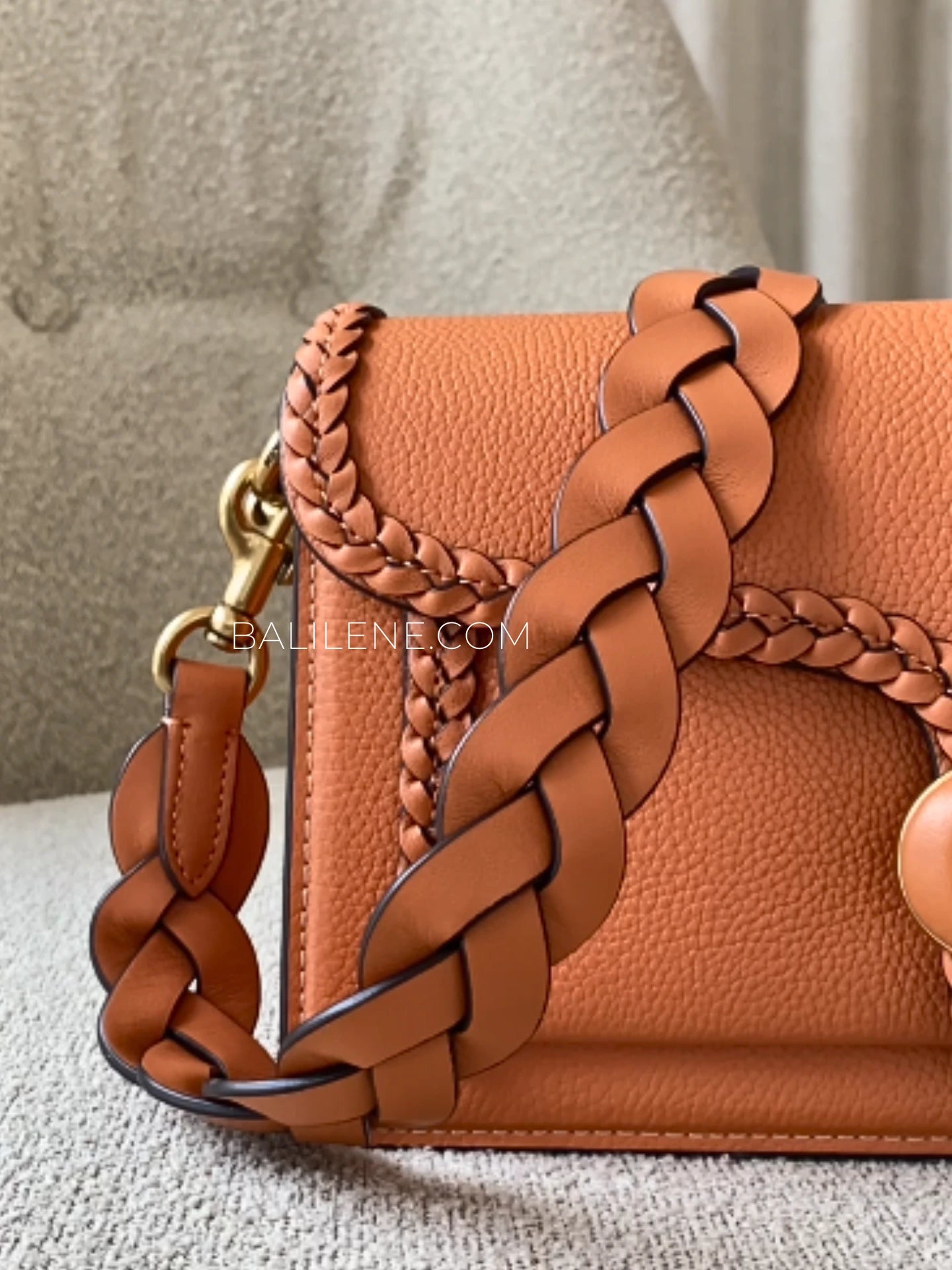 detail-strap-Coach-Tabby-Shoulder-Bag-26-With-Braid-Burnished-Amber-balilene