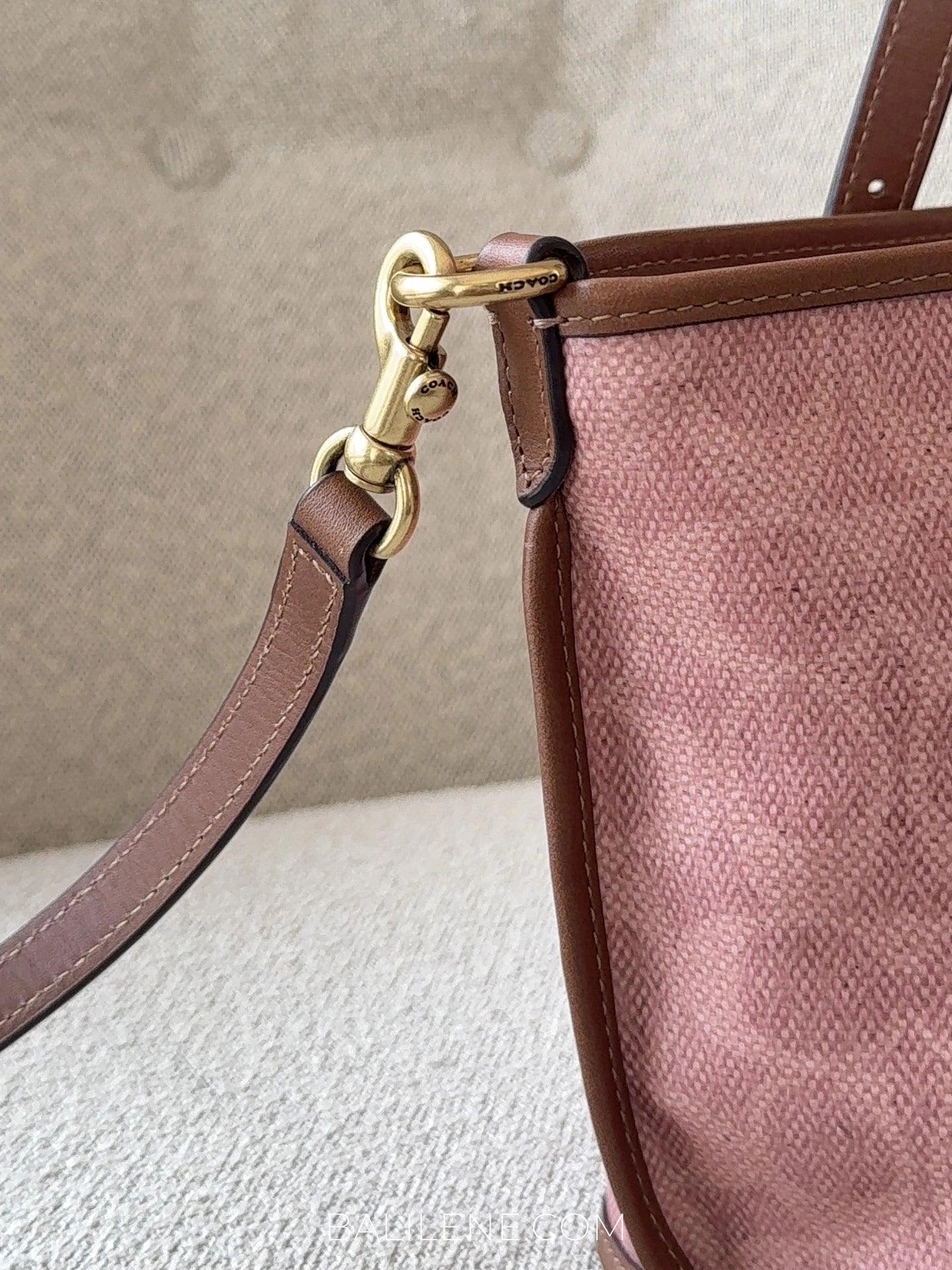 detail-strap-Coach-Taxi-Tote-Bag-21-In-Signature-Canvas-Pink-Sable-balilene