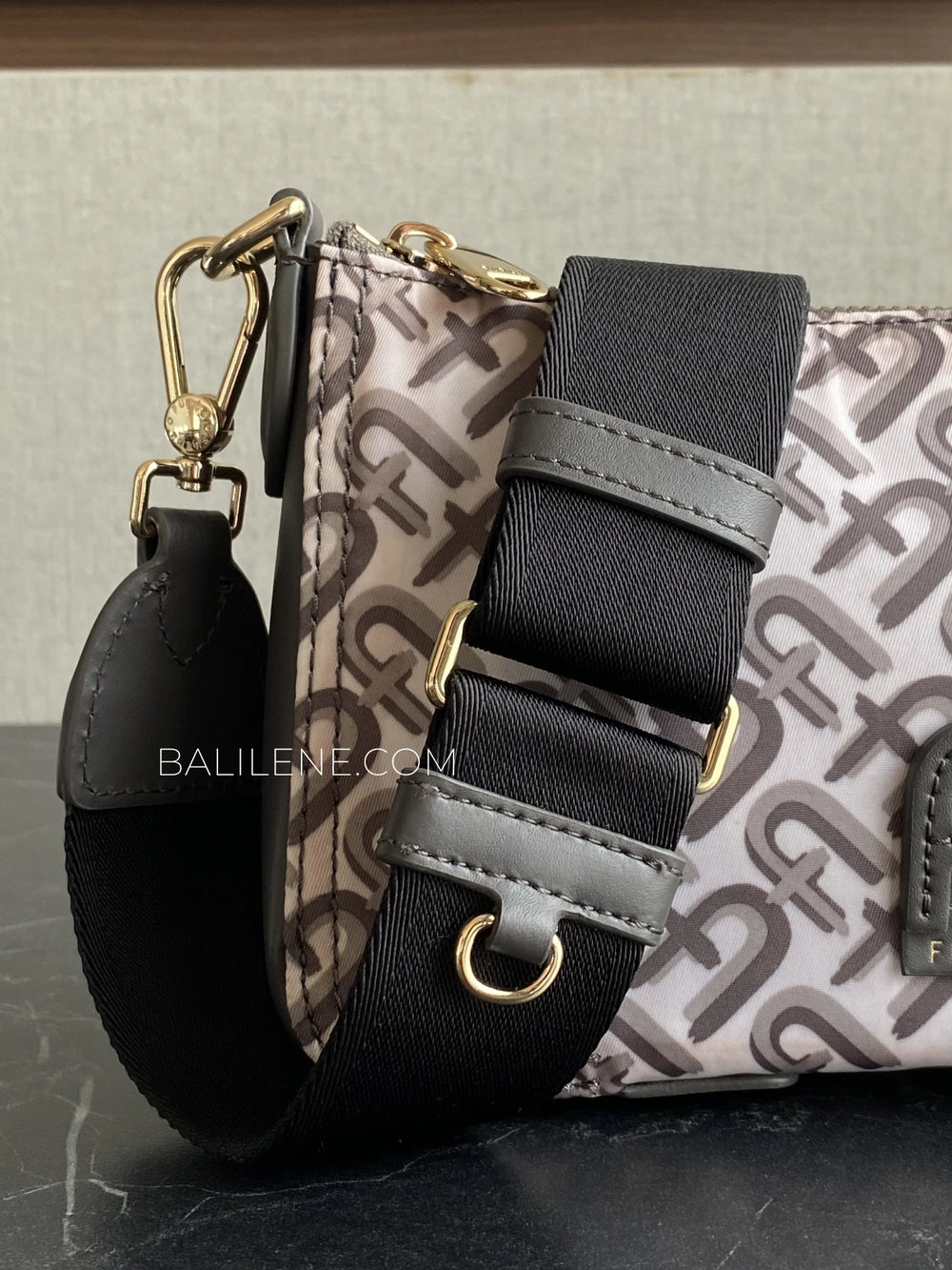 detail-strap-Furla-Atena-Crossbody-Neutral-Multi-balilene