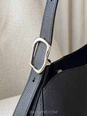 detail-strap-Kate-Spade-454-Sculpted-Shoulder-Bag-Black-balilene