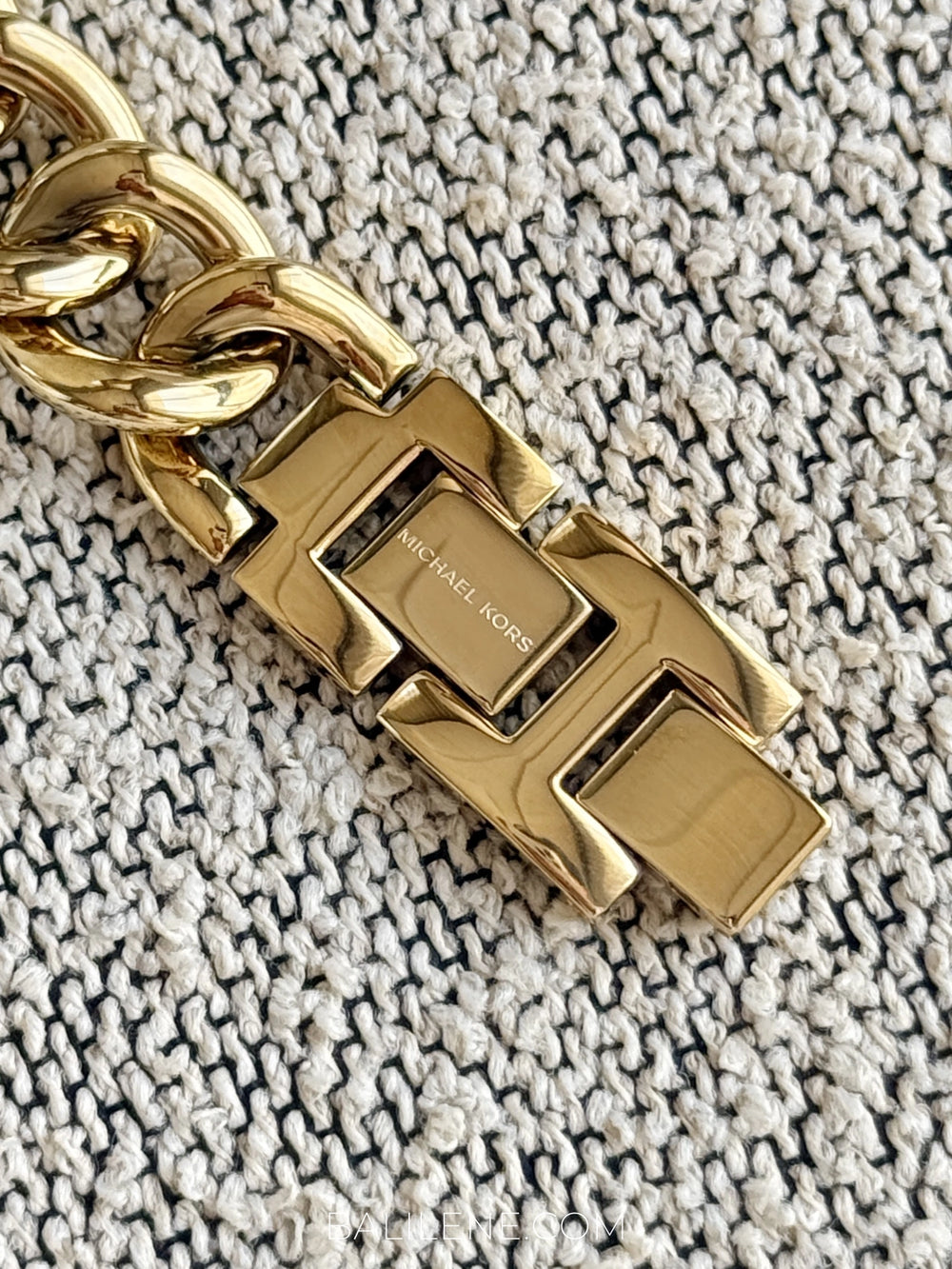 detail-strap-Michael-Kors-Monroe-Gold-Tone-Chain-Bracelet-Watch-balilene