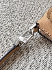 detail-strap-Michael-Kors-Zoe-Small-Nubuck-Convertible-Pochette-Peanut-balilene