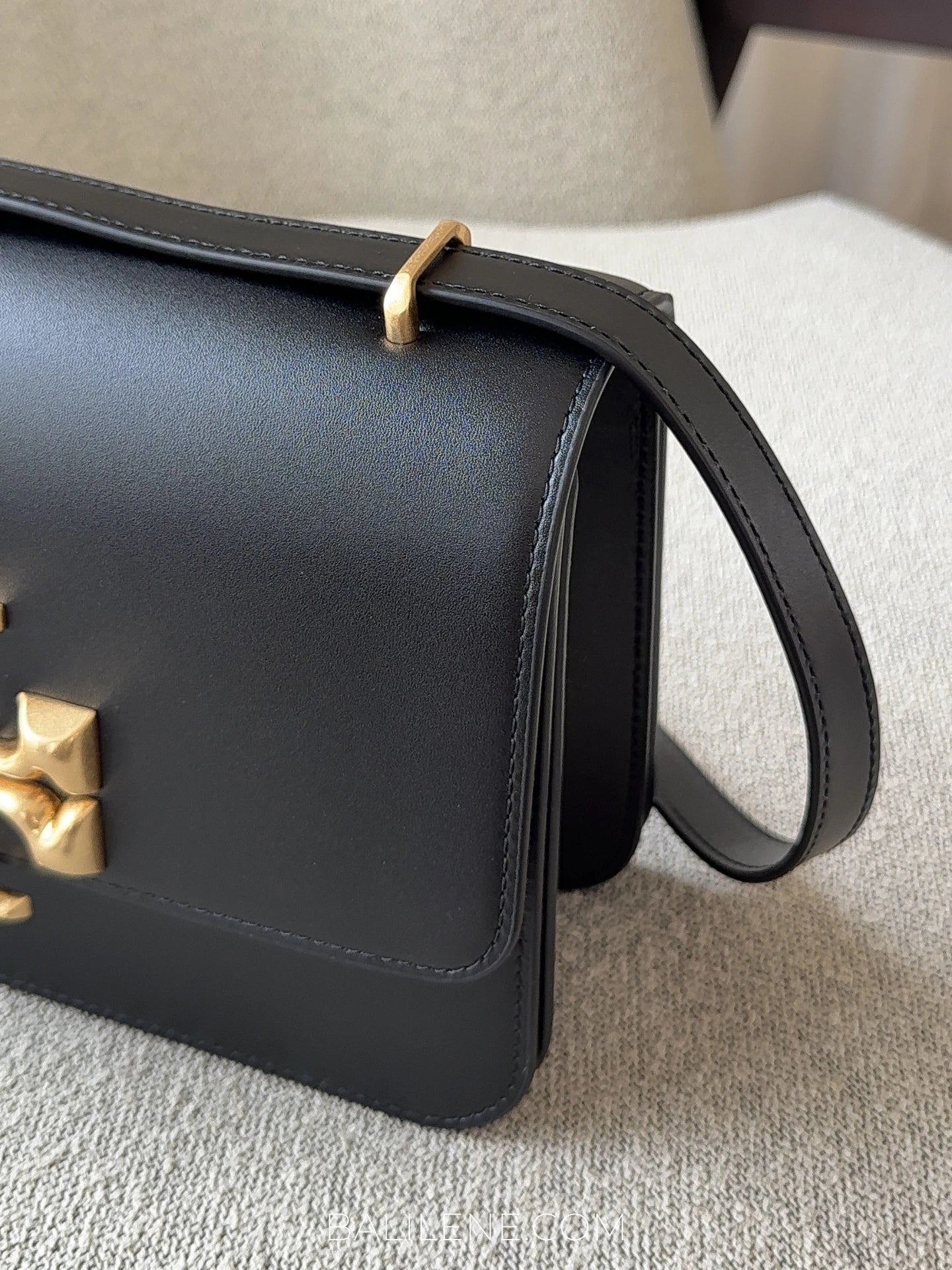 detail-strap-Tory-Burch-83009-Eleanor-Convertible-Shoulder-Bag-Black-balilene