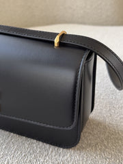 detail-strap-Tory-Burch-Eleanor-Small-EW-Convertible-Shoulder-Bag-Black-balilene