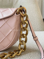 detail-strap-Tory-Burch-Fleming-Soft-Mini-Crescent-Bag-Blush-balilene