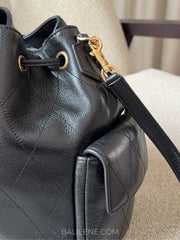 detail-strap-Tory-Burch-Small-Charlie-Quilted-Drawstring-Shoulder-Bag-Black-balilene