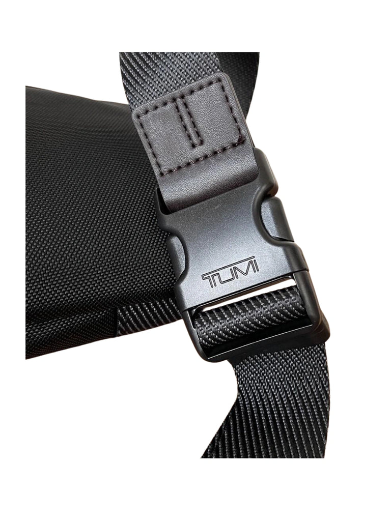 detail-strap-Tumi-Alpha-Bravo-Milton-Belt-Bag-Black