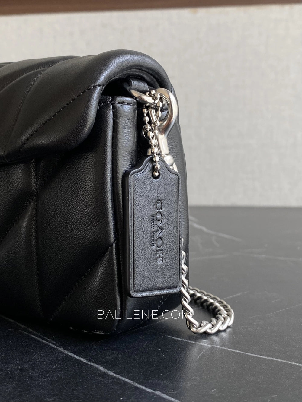 detail-tag-Coach-Tabby-Chain-Crossbody-Bag-19-With-Quilting-Black-balilene