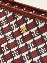detail-tas-Tory- Burch- Geo -Logo- Zip- Tote -Crimson -Red- Logo -Allover