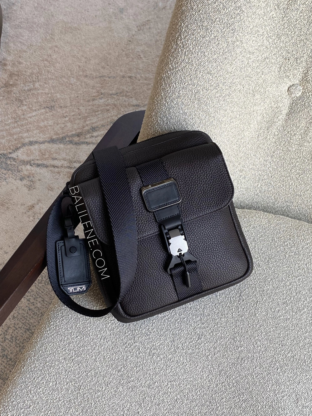 gambar-Alpha-Bravo-Junior-Crossbody-Bag-Dark-Brown-Tumi-balilene