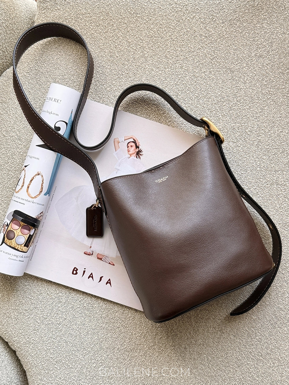 gambar-Coach-Bleecker-Bucket-Bag-21-Maple-balilene
